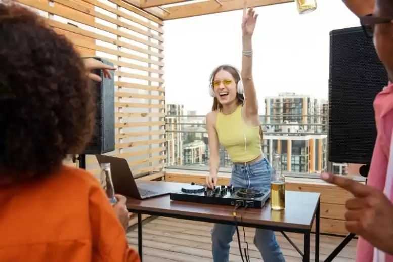 airbnb-party-party-dj